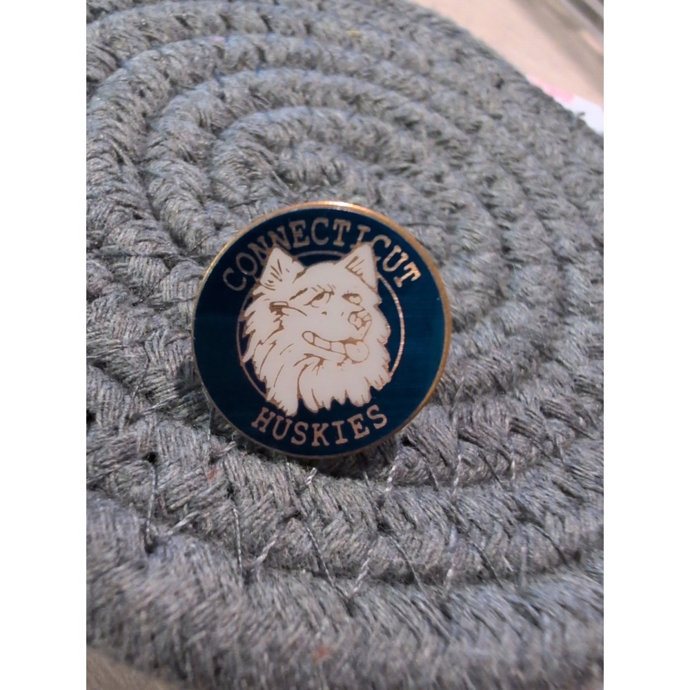 Vintage Collegiate Lapel Pin‎ Connecticut Huskies